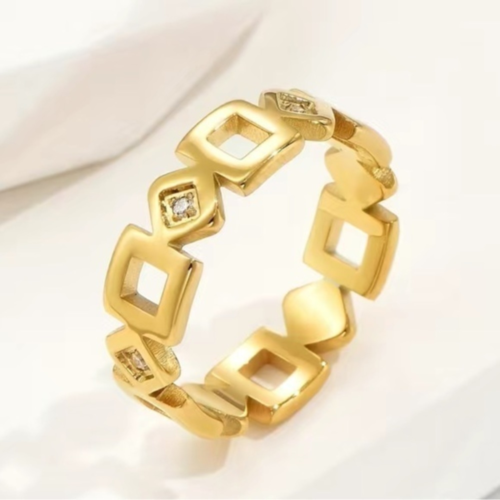 Gorgeous Geometric 18k Gold Ring